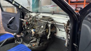 Renault Logan 2. Разбор торпедо, шумоизоляция торпедо и моторного щита. Сборка с антискрипом.