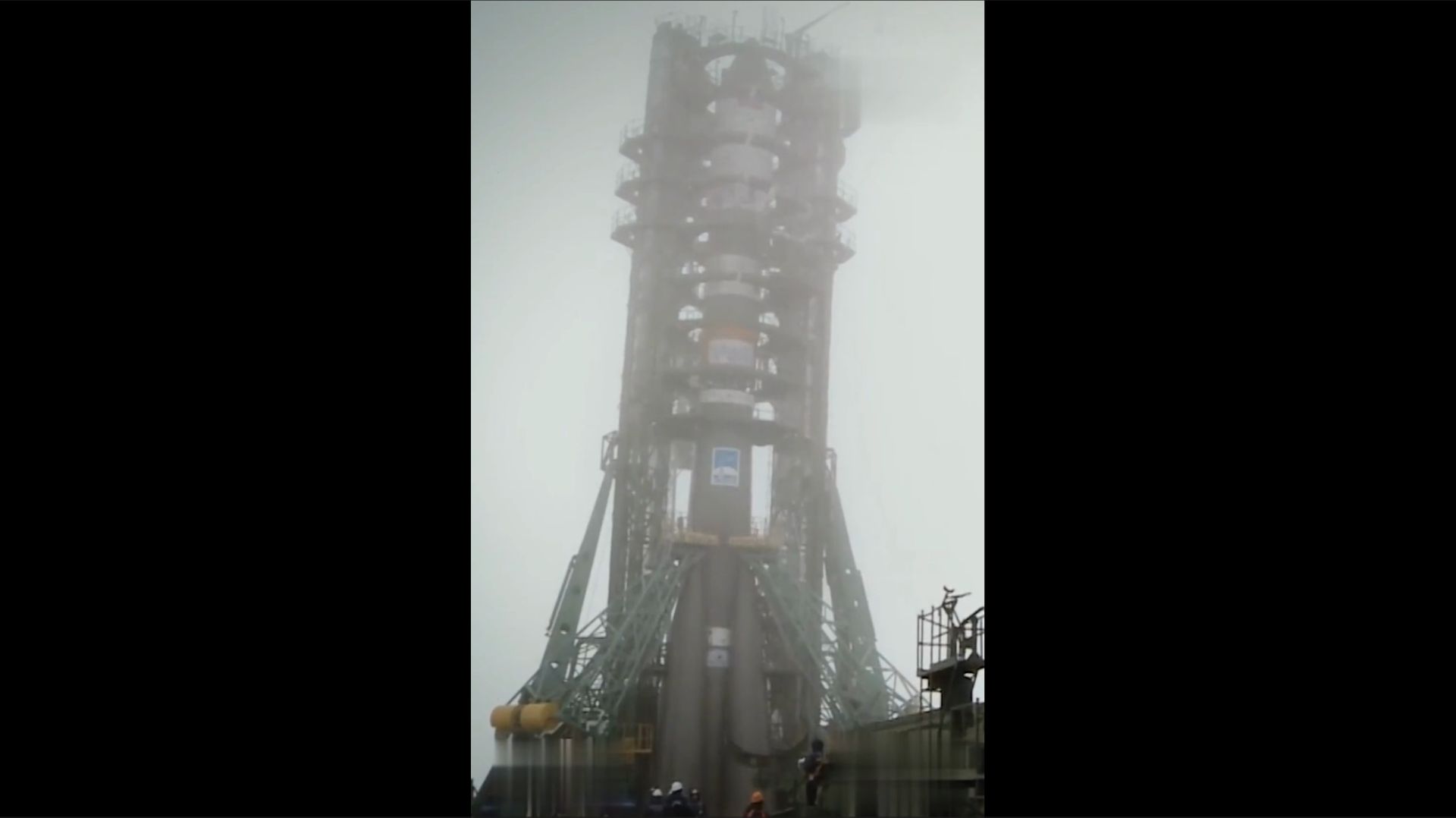 Как Роскосмос перевозит ракету смотреть онлайн