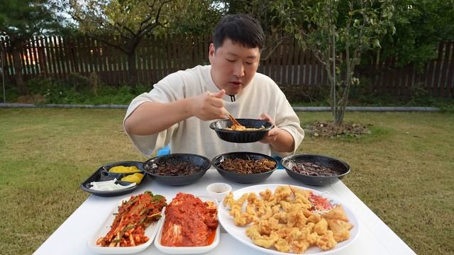 Обжорство разной едой плюс острая капуста и лук КИМЧИ пряная лапша смотреть онлайн