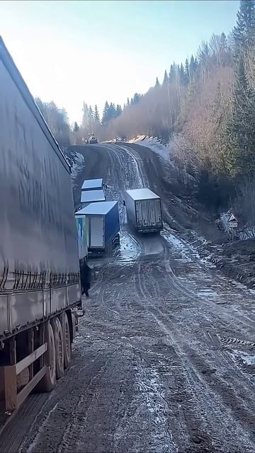 Грузовик мчится вниз по склону! смотреть онлайн