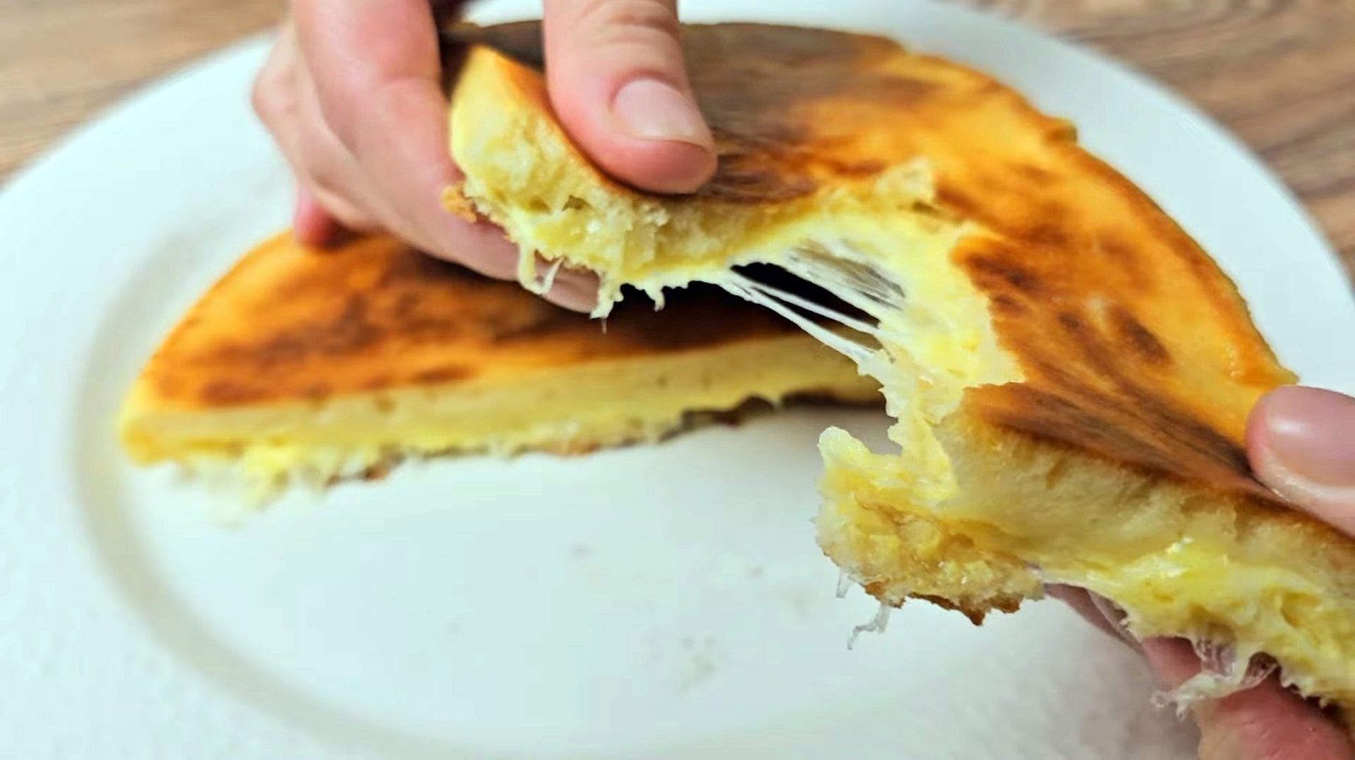 Быстрые лепешки на кефире с сыром! Бездрожжевые лепешки на сковороде! Ленивый ХАЧАПУРИ на завтрак! смотреть онлайн