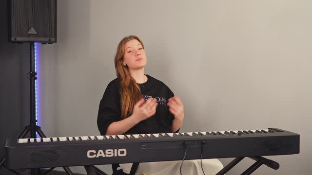 Тренер по вокалу для детей и взрослых Полина Плетнева гориз.