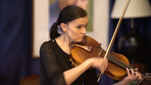 12,25 НАДЯ смотреть онлайн