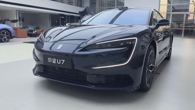 BYD Yangwang U7 2025 года смотреть онлайн