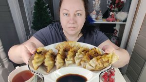 Мукбанг Дамплинги с курицей и овощами, грибы эноки.