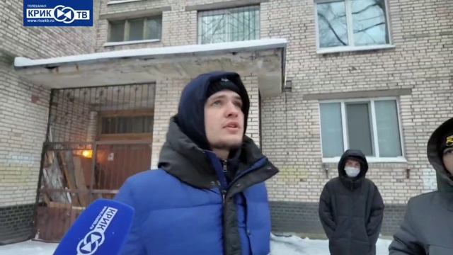 Жители Петербурга вышли на протест против сноса здания сталинской эпохи, есть задержанные !!! смотреть онлайн