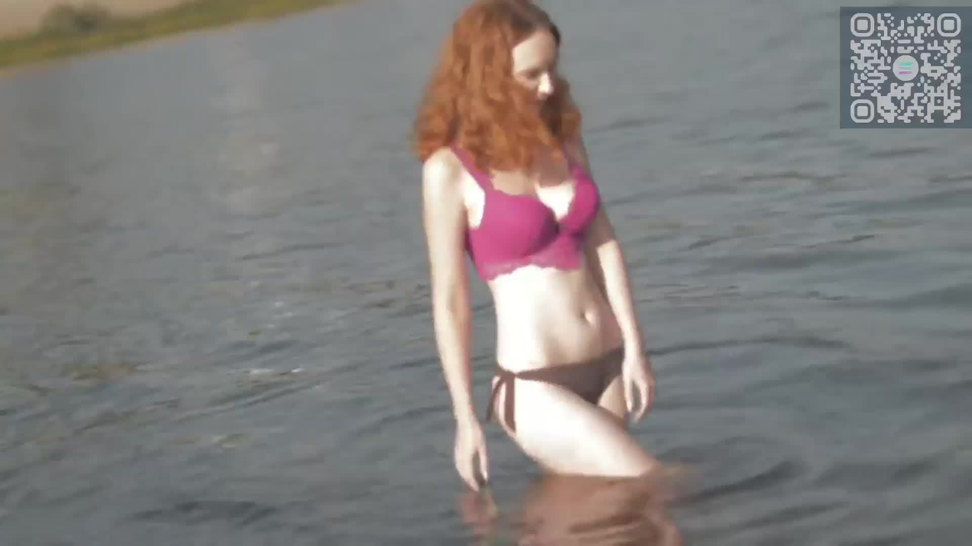 Девушка в купальнике.Эротика. смотреть онлайн