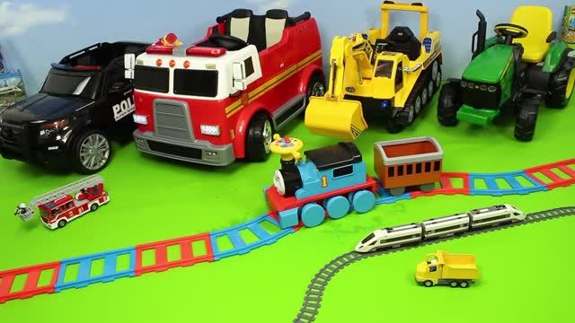 Пожарная машина, Трактор, Экскаватор и полицейская машина на поезде. смотреть онлайн