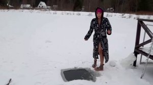 Как безопасно окунуться на крещение в прорубь