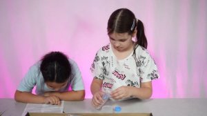 СЛАЙМ своими руками  на новогодних каникулах Есении и Аделины