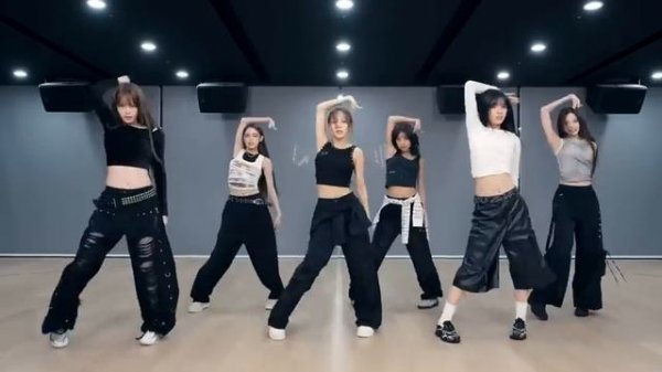IZNA - 'MAMMA MIA' Dance Practice Mirrored