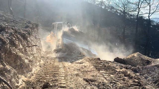 INSANE BULLDOZER WORK! Liebherr PR 744 Cutting a Road on a Cliff смотреть онлайн