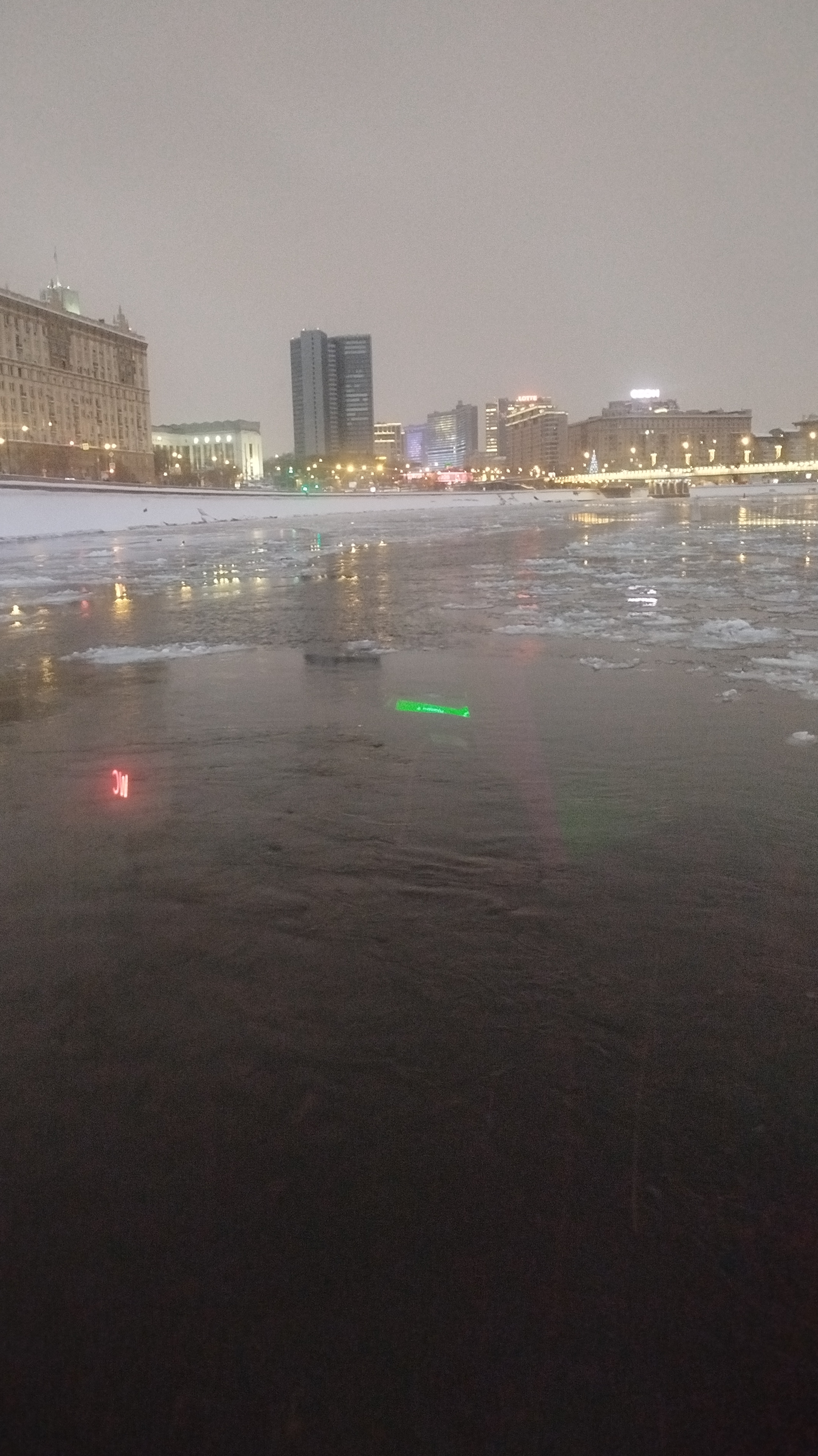 ИДУ НА КОРАБЛЕ ПО РЕКЕ смотреть онлайн