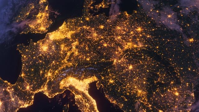 Бесплатное видео футаж, Планета Земля Ночью. Центральна Европа Вид из Космоса с Орбиты Ночной Глобус смотреть онлайн