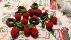 Мастер-класс Ягодки крючком украшения для резинки на волосы