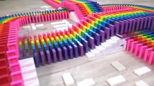 Мультики для детей Залипательное видео для детей, цветные шарики и домино