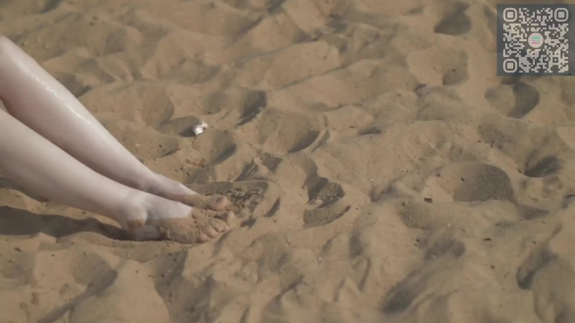 Девушка в купальнике на пляже.Эротика смотреть онлайн