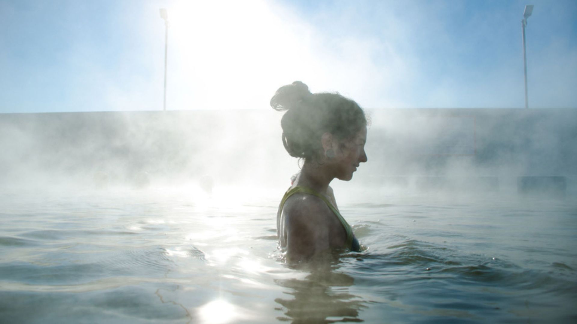 Плавание под открытым небом: Всесезонный бассейн заработал в Санкт-Петербурге смотреть онлайн