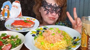 Мукбанг "ЗэЧКA" с Сомнительной ВНЕШНОСТЬЮ и Подозрительным ГОЛОСОМ! Каждое УТРО возле ПОМОЙКИ!