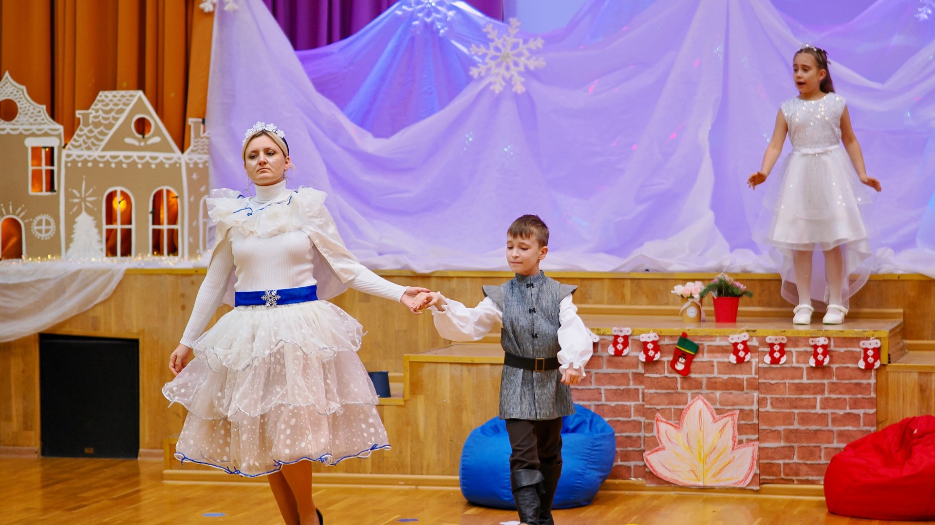 Новогодний бал по сказке Снежная королева смотреть онлайн