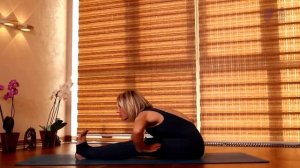 Земкова Ольга. ПАШЧИМОТТАНАСАНА КАК ПРАВИЛЬНО ВЫПОЛНИТЬ НАКЛОН