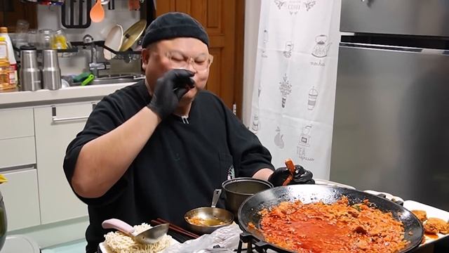 Обжорство большим количеством еды смотреть онлайн