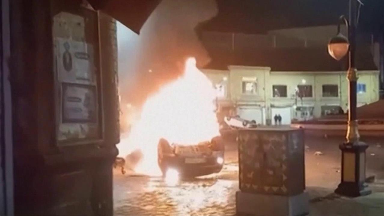 Акции протеста продолжаются в Тегеране и других крупных городах Ирана. смотреть онлайн