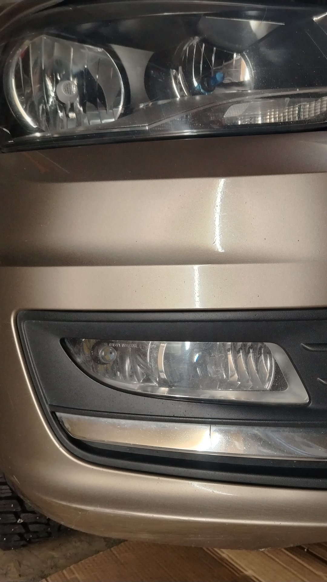 замена лампочки противотуманки Фольксваген поло седан смотреть онлайн