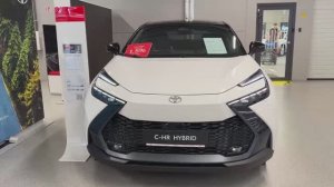 Toyota C-HR 2025 обзор