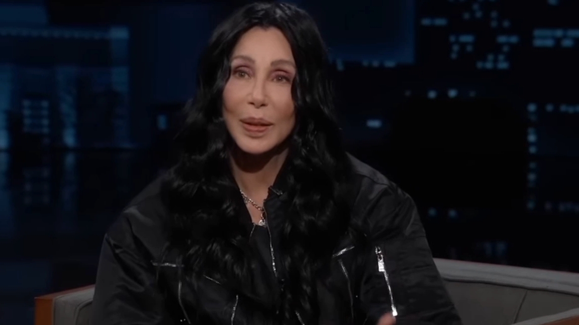 Шер рассказывает о своих отношениях в мемуарах и отвечает на быстрые вопросы о своей жизни смотреть онлайн