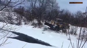 К-700 пpoxодит реку в брод. Ах, этот свист турбины