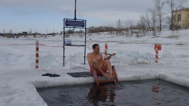 Балалайка в мороз! Очередной концерт на проруби!