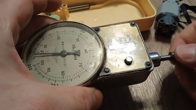 Измеритель оборотов ИО-10 1960 г СССР в работе смотреть онлайн