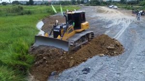 Отлично!! Экстремальный Шунтуй быстро выталкивает почву, и самосвалы заливают водой огромные участки