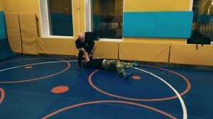 Уличная техника самообороны. От толчка в грудь двумя руками. В. Н. Крючков