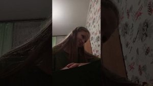 играю на гитаре(я учусь)