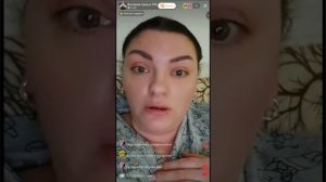 Мошенница на доверии собирает вокруг себя болванов, чтобы их доить.