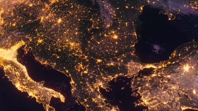 Бесплатное видео футаж, Планета Земля Ночью. Европа, Балканы. Вид из Космоса с Орбиты. Ночной Глобус смотреть онлайн