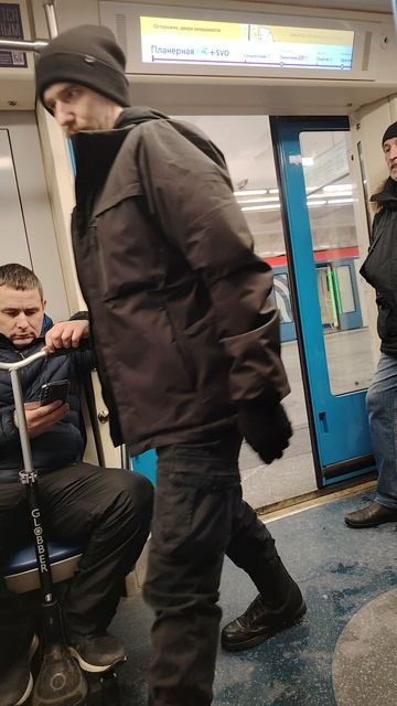 осторожно двери закрываются, следующая станция Сходненская, для вашей безопасности держитесь... смотреть онлайн