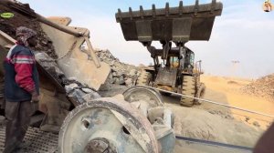 Строительство, дробление щебёнки