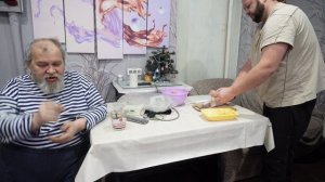 С папой и Муськом вместе трудимся на кухне Будем готовить завтрак ПОДВАЛ ИЛЬИЧА