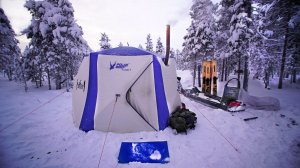 ОДНИ В ТАЙГЕ: ТАСКАЕМ ОКУНЯ. УДАРИЛ МОРОЗ. ЖИВЕМ С БАТЕЙ В ПАЛАТКЕ В БОЛОТЕ. Часть 1