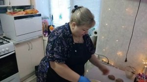 ЖИВЁМ ПОД БОКОМ, А ПОПАСТЬ НЕ МОЖЕМ. ХОРОШО КОГДА ЕСТЬ СВЯЗИ! ДАВНО НЕ ЖАРИЛА КОТЛЕТЫ