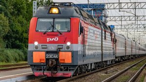 Проезд поезда дальнего следования в Адлере