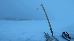 Выезд на рыбалку в пургу проверить снасти на Енисее.