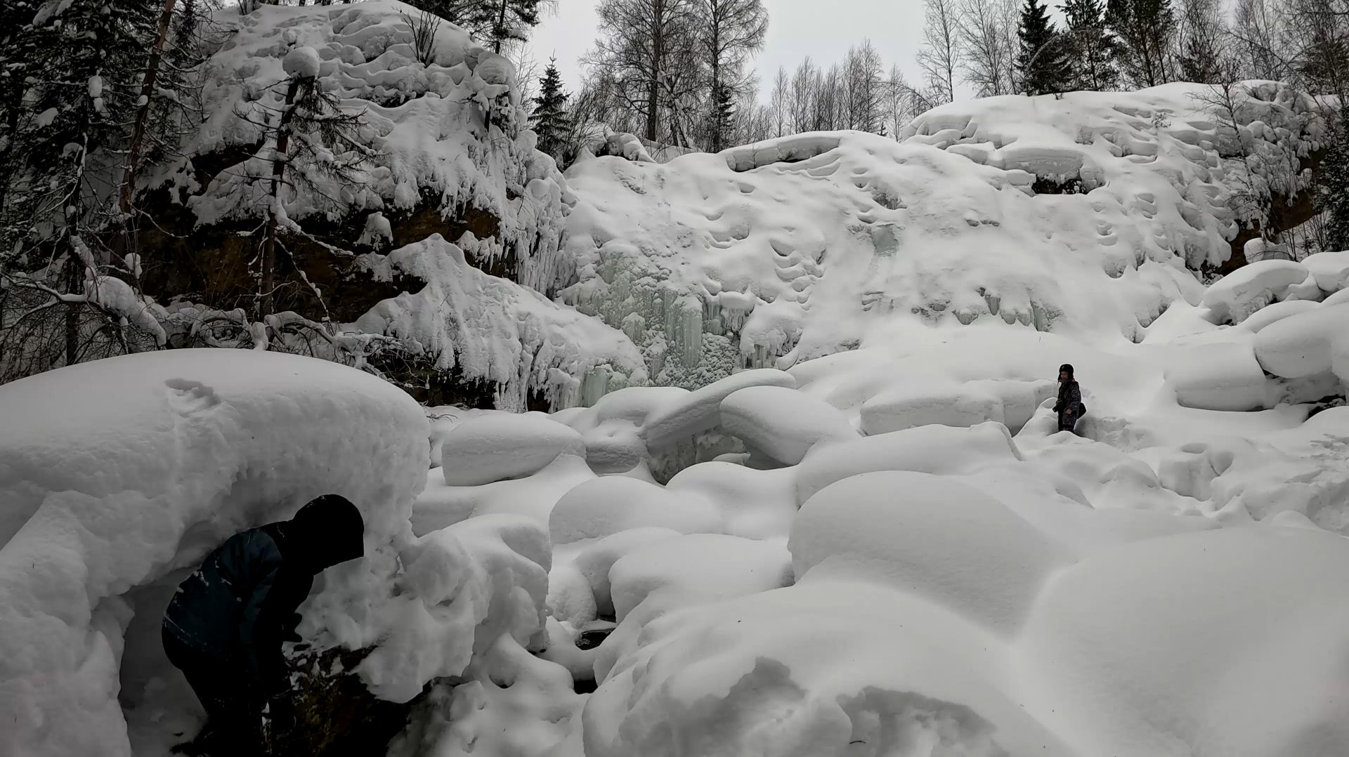 Водопад и ледяная пещера смотреть онлайн
