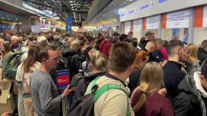 Снежный коллапс в Москве сильнее всего ударил по аэропорту Шереметьево.