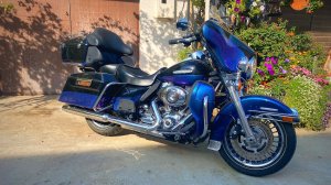 Harley-Davidson Electra Glide (замена масла в двигателе, КПП, праймери; замена прокладки крышки КПП)