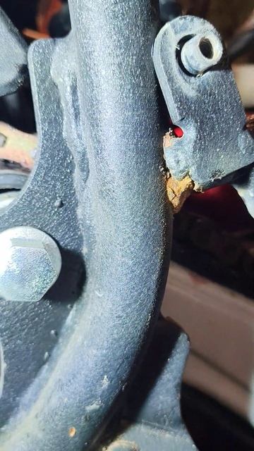 Около эндуро. Выравневаю раму.