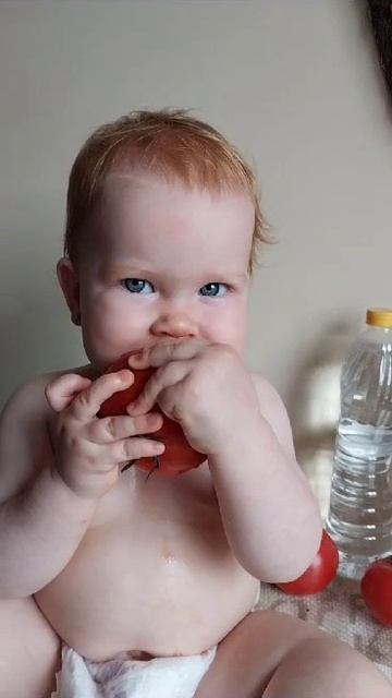 Любительница помидоров 🍅